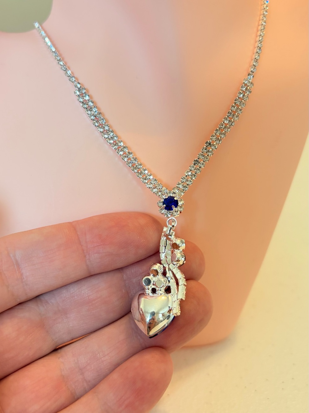 Elegant Blue Heart Pendant Necklace. - Picture 5 of 6